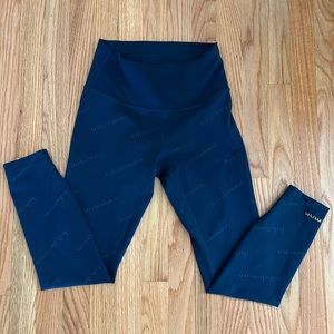 EUC Lululemon Wunder Train High-Rise Tight 25" 
Logo. Size 8.